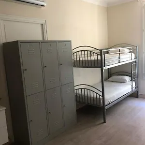  Hostel La Promenade House