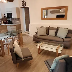  Apartment Beautiful Old Town Flat, Near The