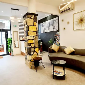  Hotel Evelia